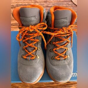 Columbia newton ridge plus waterproof Boots in Gray and Orange